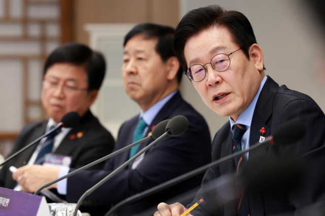 李대통령 취임 첫 업무보고 시작… 기재·농식품·고용부·데이터처