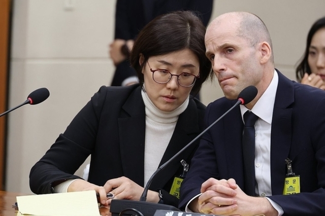 김범석 없는 쿠팡 청문회…외국인 대표 "무슨 말인지" 모르쇠