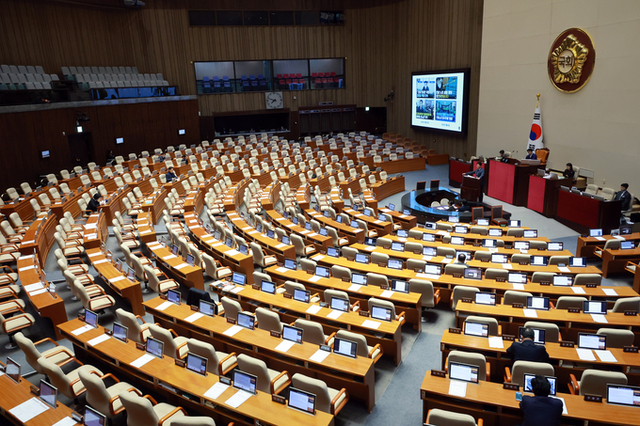 내란재판부 설치법 이어 허위조작정보근절법도 국회 본회의 통과
