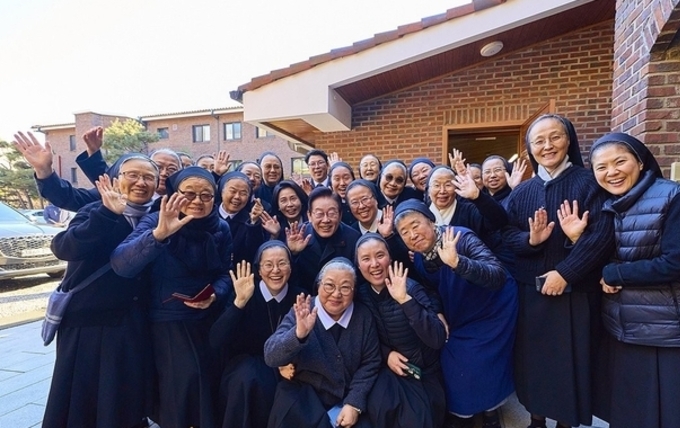 李대통령 "계양 노틀담 수녀원 찾아 인사 뜻깊어…수녀님들의 찬송 큰 위로"