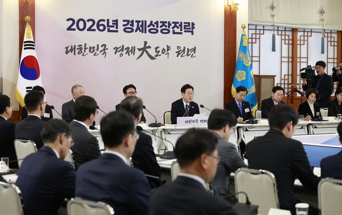 李대통령 "'K자형성장' 중대도전 직면… 청년·중소벤처·지방 정책 최우선“