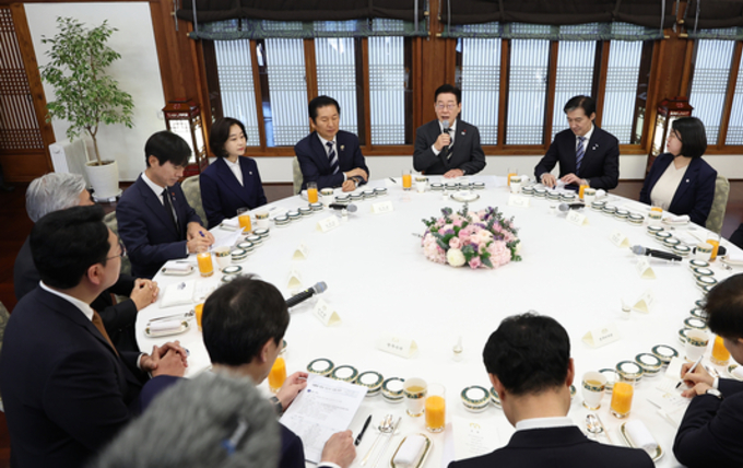 李대통령, "나는 민주당 아닌 전국민 대표"