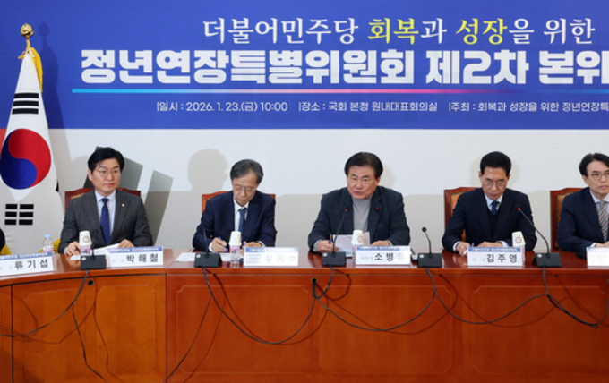 민주당, '정년연장, 지방선거후 입법' 제안… 한국노총 반발 퇴장