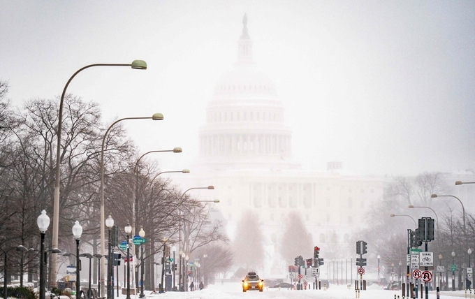 美 초강력 눈폭풍… 팬데믹급 결항·최소 11명 사망