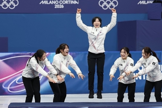 '8년 만에 금메달' 여자 쇼트트랙 "1등만 생각하며 달렸다"