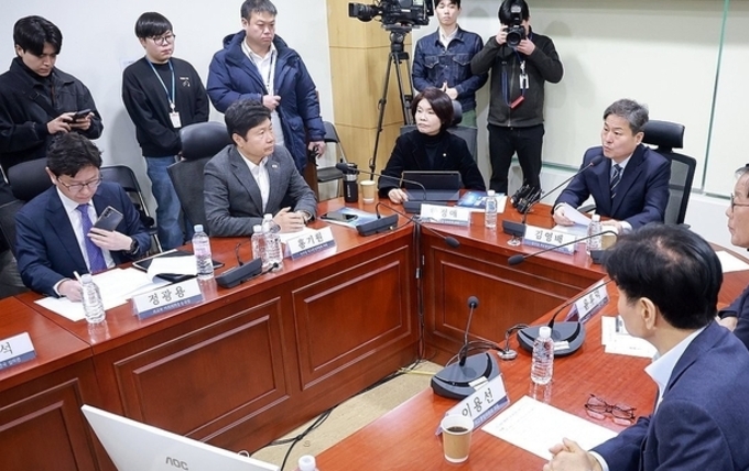 당정 "중동 13개국 우리 국민 2만1천명 체류…인접국 이동 검토"