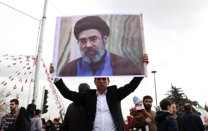 "이란, 하메네이 차남 모즈타바 후계자로 선출 유력"