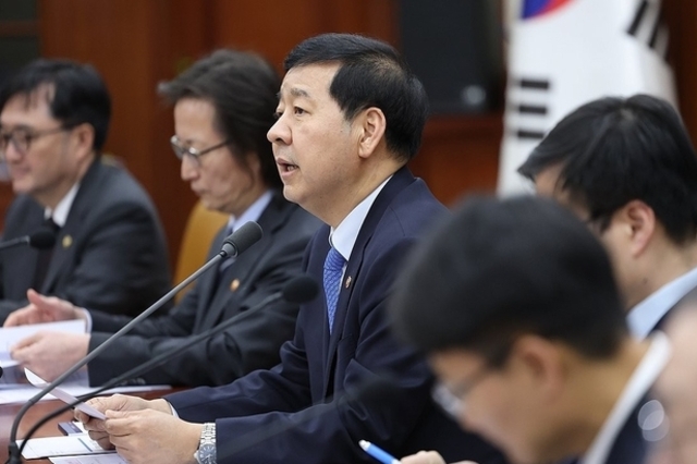 구윤철 부총리 "주유소 폭리·매점매석 방문 점검…'무관용' 최대 조치"