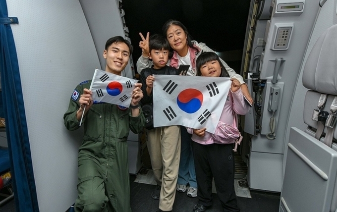 '사막의 빛' 작전…사우디서 軍수송기 타고 한국인 204명 대피