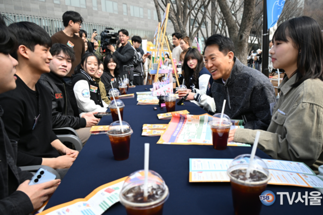 오세훈 시장, 숭실대 방문해 ‘서울 청년정책 꿀팁버스’ 현장소통