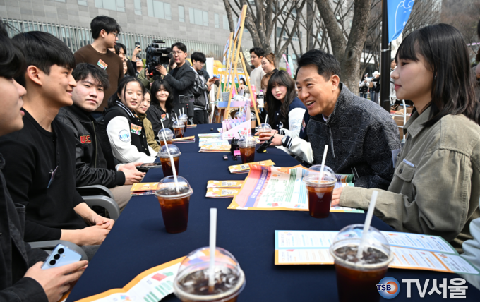 오세훈 시장, 숭실대 방문해 ‘서울 청년정책 꿀팁버스’ 현장소통