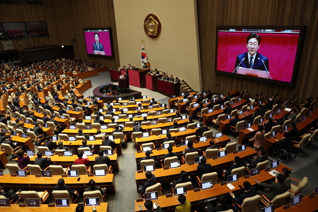 李대통령, "민생경제 전시상황… 촌음 아껴 '빚없는 추경' 편성"