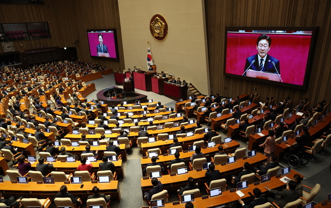 李대통령, "민생경제 전시상황… 촌음 아껴 '빚없는 추경' 편성"