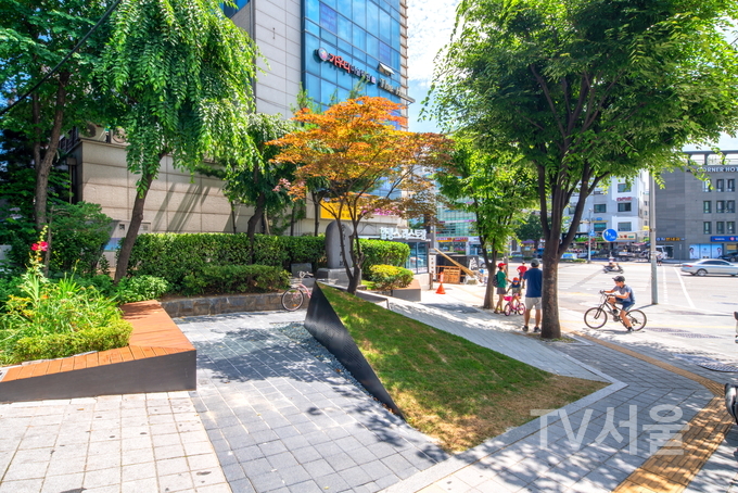 현대적 감각으로 재탄생한 송파구 자투리 땅.