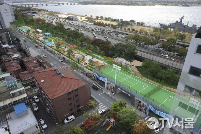 망원동 공영주차장.