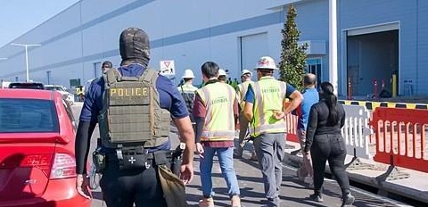 <strong>미국 이민 단속 당국 조지아주 공장 건설현장 단속 모습 공개 /</strong>워싱턴=연합뉴스