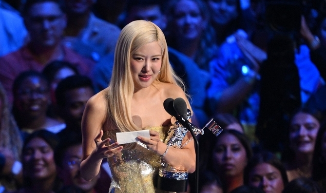<strong>블랙핑크 로제, MTV VMA '올해의 노래' 수상 /</strong>AFP 연합뉴스