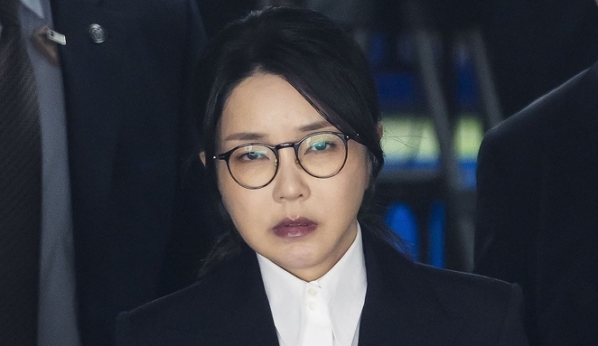 윤석열 전 대통령 부인 김건희 여사가 12일 구속 전 피의자 심문(영장실질심사)을 마친 뒤 서울 서초구 서울중앙지법을 나서고 있다. /사진=연합뉴스