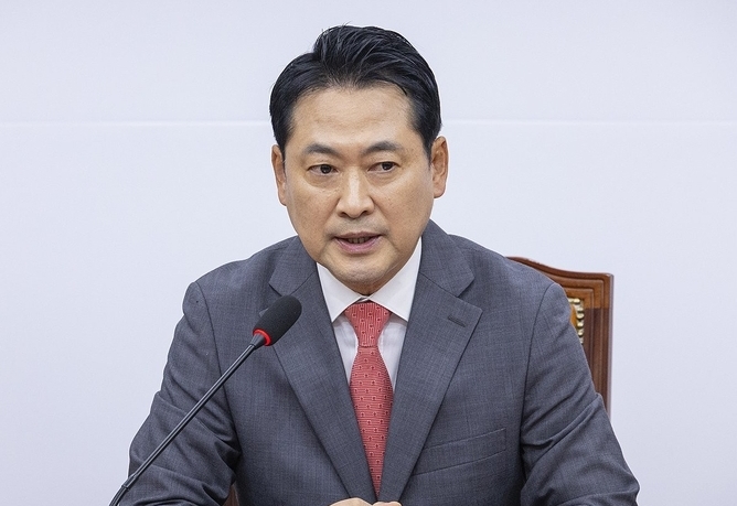 국민의힘 장동혁 대표가 2일 국회에서 추석 연휴를 앞두고 가진 기자간담회에서 물가 상승과 관련해 발언하고 있다. /사진=연합뉴스