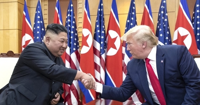 <strong>2019년 판문점서 만난 김정은과 트럼프 /사진=</strong>연합뉴스 