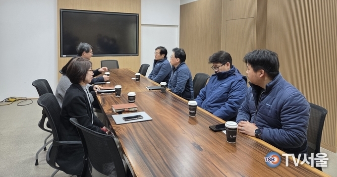 김정우 서울병무청 동원사회복무국장이 제도 개선 등 관련해 복무기관 담당과 간담회를 진행하고 있다.