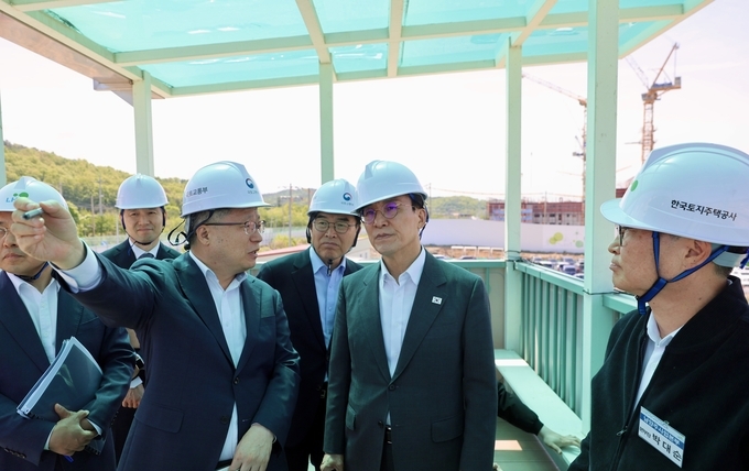 김민석 총리, 3기 신도시 현장 찾아 "빠르고 안전하게 주택 공급"